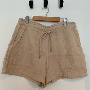 🏷️ NWT Gap Crinkle Gauze Drawstring Shorts in Bedrock Beige